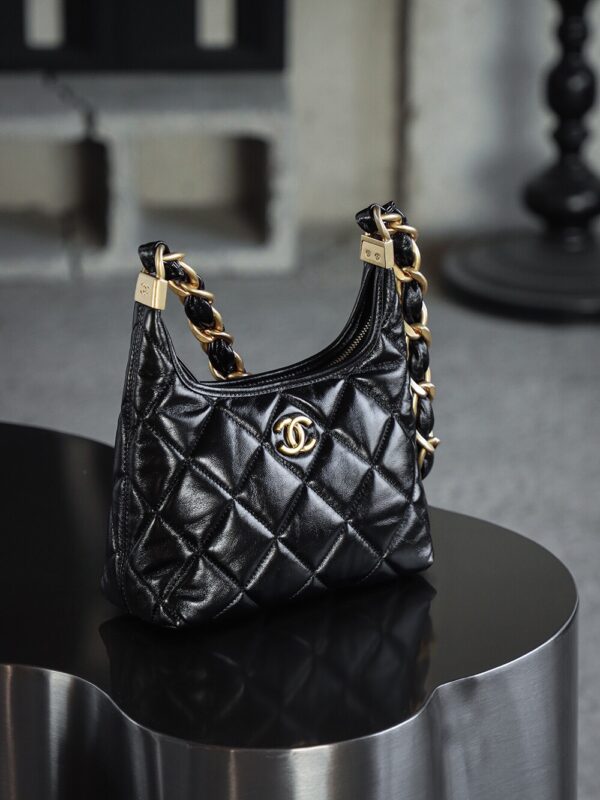 God Factory Chanel Bags Small 24A HoBo 24K Retro Hardware / Black Bonaudo Leather Size 22.5*19.5*8.5 cm