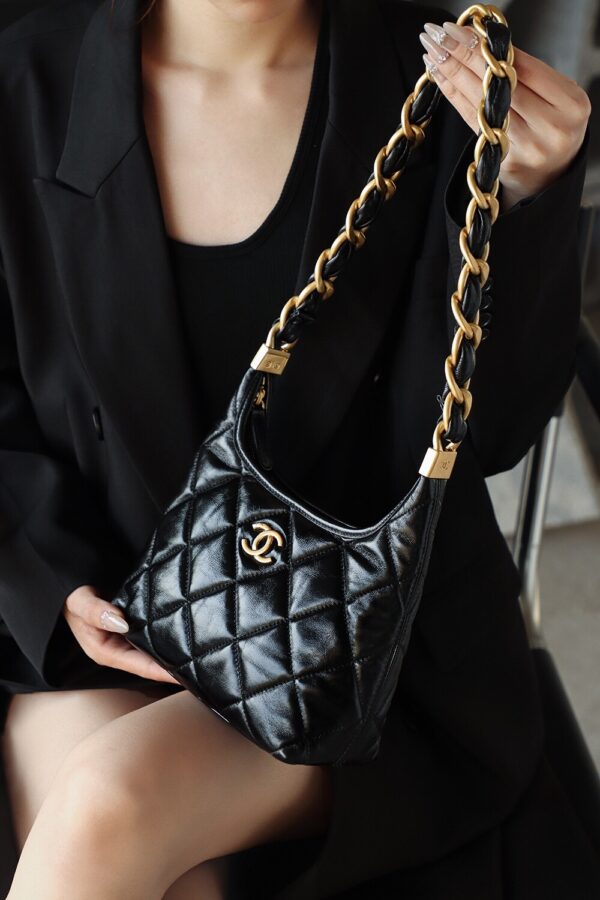 God Factory Chanel Bags Small 24A HoBo 24K Retro Hardware / Black Bonaudo Leather Size 22.5*19.5*8.5 cm