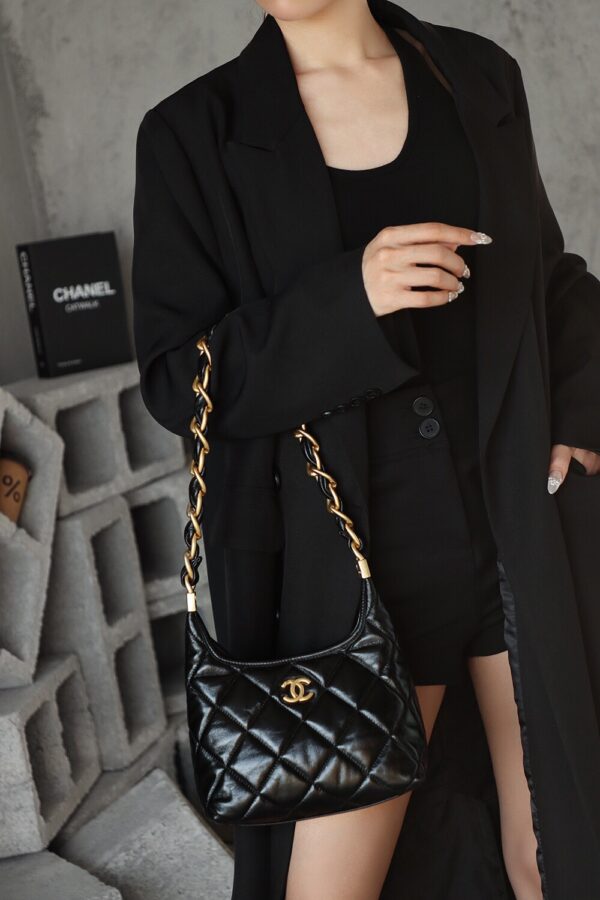 God Factory Chanel Bags Small 24A HoBo 24K Retro Hardware / Black Bonaudo Leather Size 22.5*19.5*8.5 cm