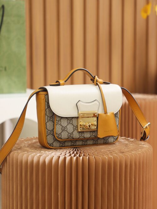 God Factory Gucci  Padlock Messenger Bag / White 658487 Size 21*14*5cm