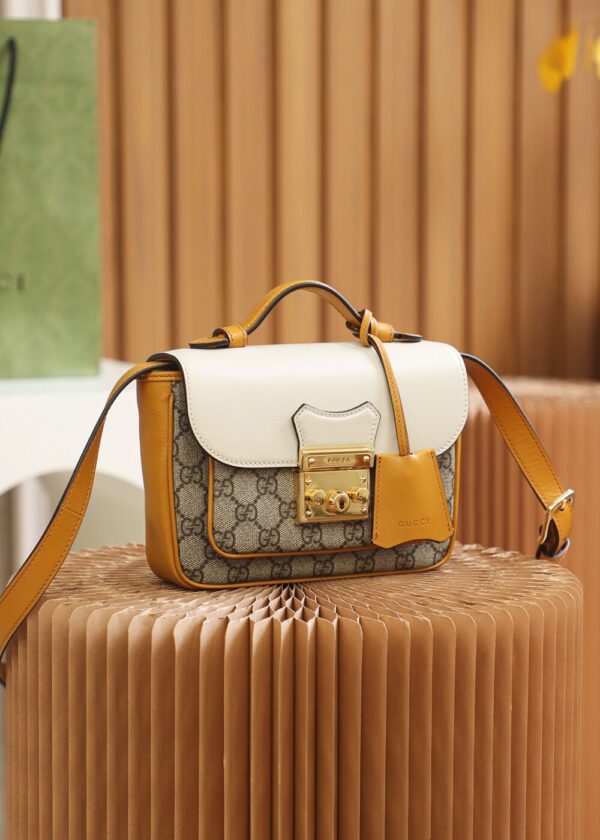 God Factory Gucci  Padlock Messenger Bag / White 658487 Size 21*14*5cm