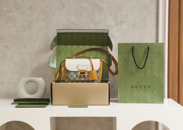 God Factory Gucci  Padlock Messenger Bag / White 658487 Size 21*14*5cm