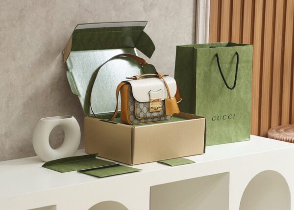 God Factory Gucci  Padlock Messenger Bag / White 658487 Size 21*14*5cm