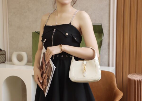 God Factory Gucci 𝐉𝐚𝐜𝐤𝐢𝐞 𝐌𝐢𝐧𝐢 𝟭𝟵𝟲1 637091 White Size 19*13*3cm