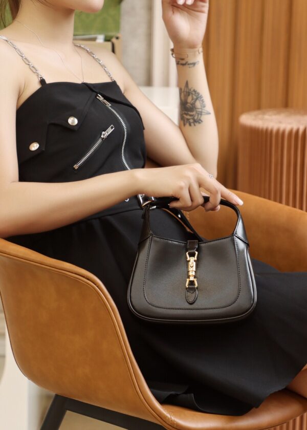 God Factory Gucci 𝐉𝐚𝐜𝐤𝐢𝐞 𝐌𝐢𝐧𝐢 𝟭𝟵𝟲1 637091 Black Size 19*13*3cm
