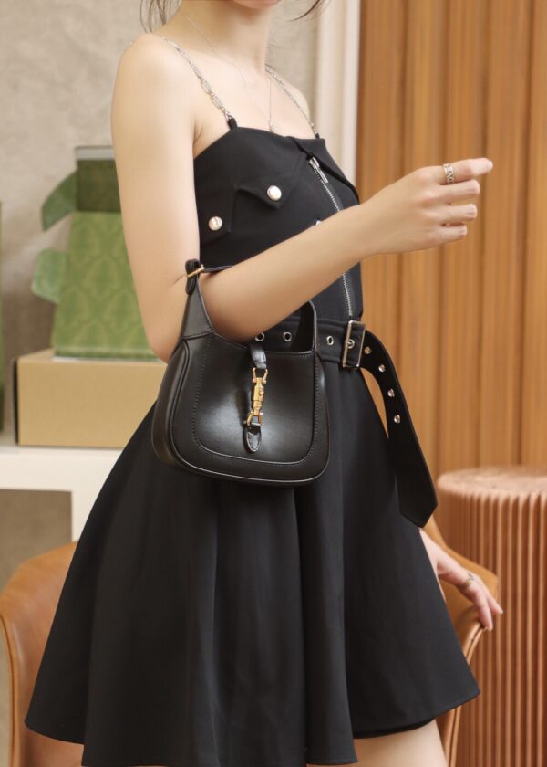God Factory Gucci 𝐉𝐚𝐜𝐤𝐢𝐞 𝐌𝐢𝐧𝐢 𝟭𝟵𝟲1 637091 Black Size 19*13*3cm