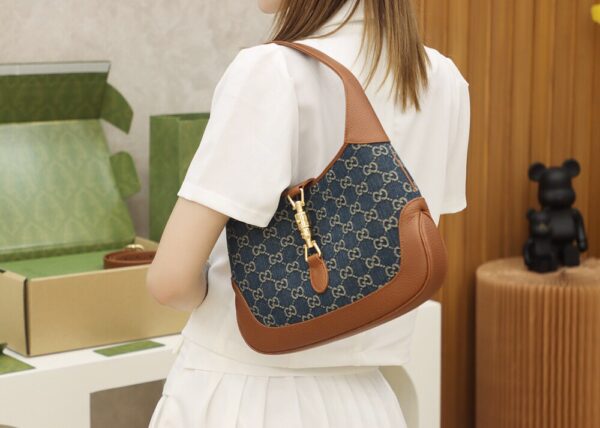 God Factory Gucci 𝙅𝙖𝙘𝙠𝙞𝙚 1961 636706 Size 28*19*4.5cm