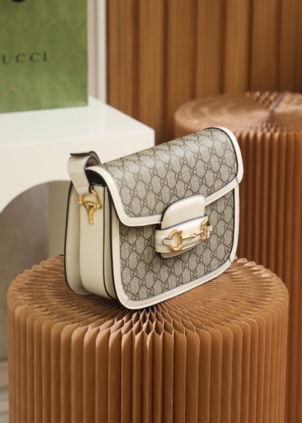 God Factory Gucci 𝐇𝐨𝐫𝐬𝐞𝐛𝐢𝐭 𝟭𝟵𝟱𝟱 White 602204 Size 25*18*8cm