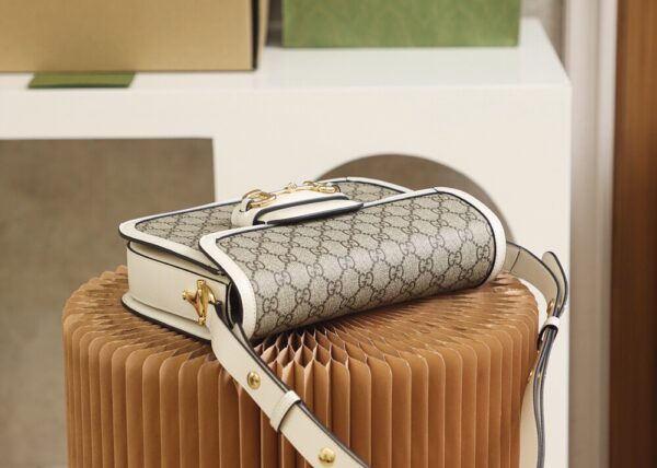 God Factory Gucci 𝐇𝐨𝐫𝐬𝐞𝐛𝐢𝐭 𝟭𝟵𝟱𝟱 White 602204 Size 25*18*8cm