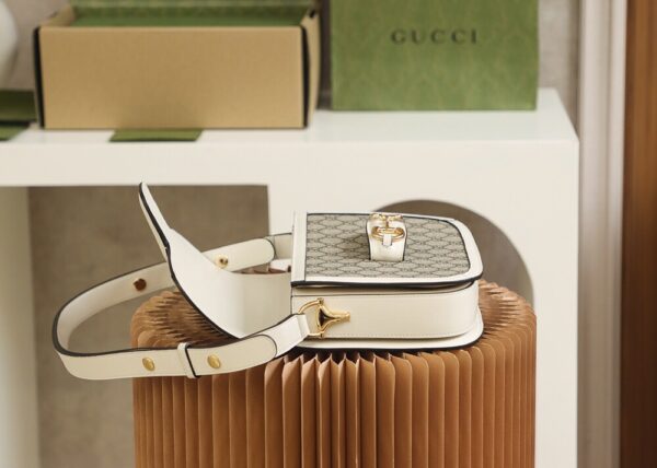 God Factory Gucci 𝐇𝐨𝐫𝐬𝐞𝐛𝐢𝐭 𝟭𝟵𝟱𝟱 White 602204 Size 25*18*8cm
