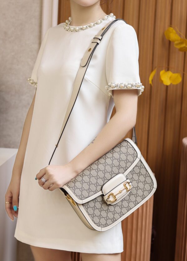 God Factory Gucci 𝐇𝐨𝐫𝐬𝐞𝐛𝐢𝐭 𝟭𝟵𝟱𝟱 White 602204 Size 25*18*8cm