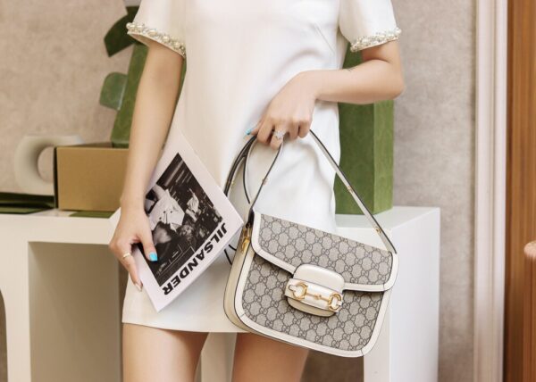 God Factory Gucci 𝐇𝐨𝐫𝐬𝐞𝐛𝐢𝐭 𝟭𝟵𝟱𝟱 White 602204 Size 25*18*8cm