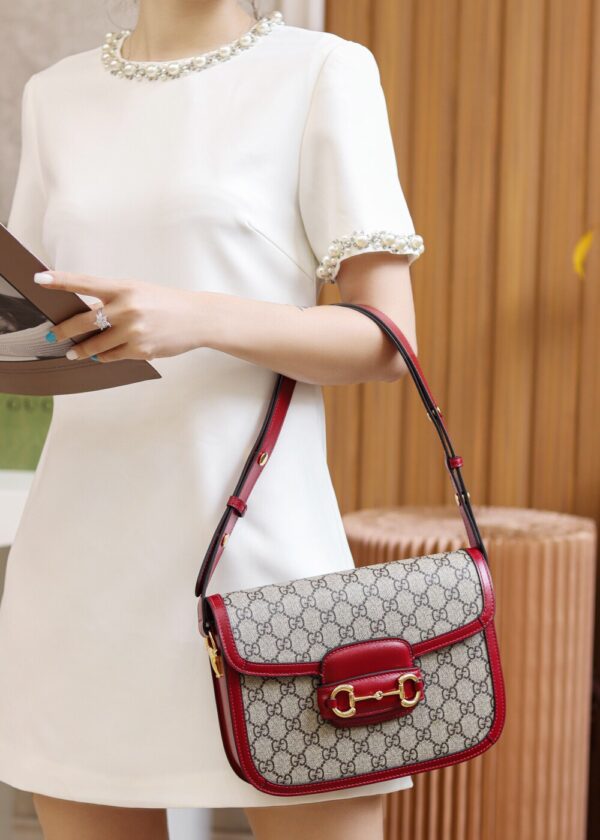 God Factory Gucci 𝐇𝐨𝐫𝐬𝐞𝐛𝐢𝐭 𝟭𝟵𝟱𝟱 Red 602204 Size 25*18*8cm