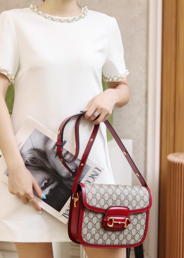 God Factory Gucci 𝐇𝐨𝐫𝐬𝐞𝐛𝐢𝐭 𝟭𝟵𝟱𝟱 Red 602204 Size 25*18*8cm