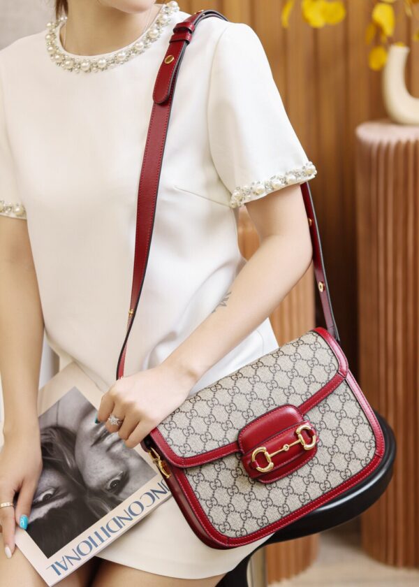 God Factory Gucci 𝐇𝐨𝐫𝐬𝐞𝐛𝐢𝐭 𝟭𝟵𝟱𝟱 Red 602204 Size 25*18*8cm