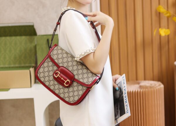 God Factory Gucci 𝐇𝐨𝐫𝐬𝐞𝐛𝐢𝐭 𝟭𝟵𝟱𝟱 Red 602204 Size 25*18*8cm