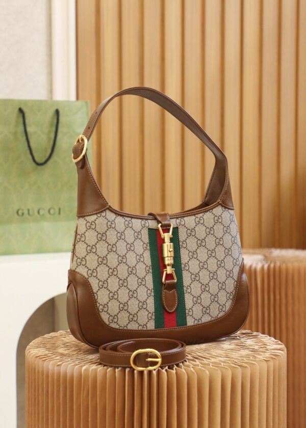 God Factory Gucci 𝐉𝐚𝐜𝐤𝐢𝐞 𝟭𝟵𝟲𝟭 636706 Size 28*19*4.5𝐜𝐦