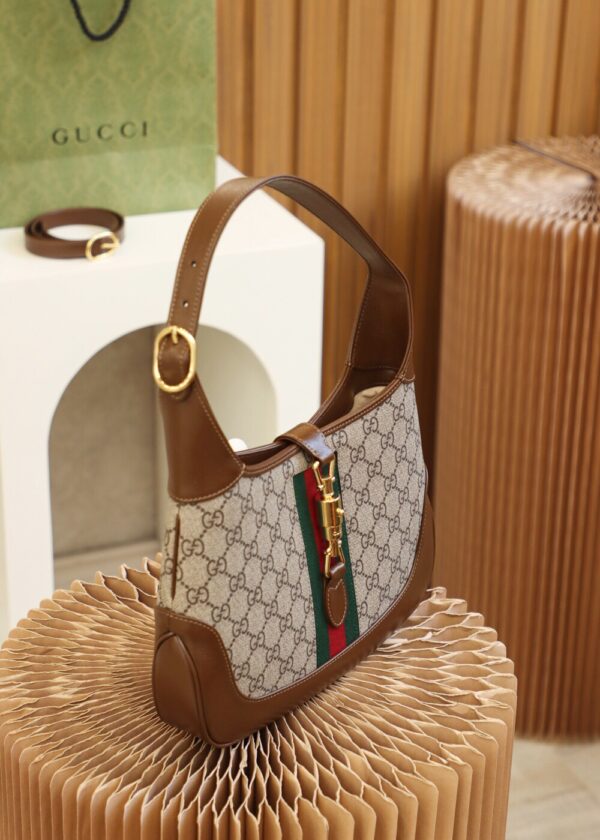 God Factory Gucci 𝐉𝐚𝐜𝐤𝐢𝐞 𝟭𝟵𝟲𝟭 636706 Size 28*19*4.5𝐜𝐦