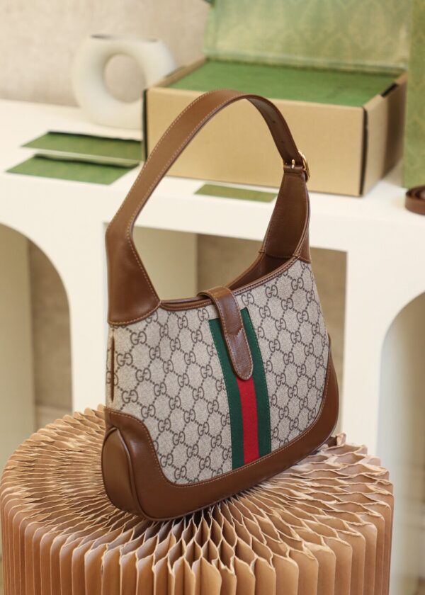 God Factory Gucci 𝐉𝐚𝐜𝐤𝐢𝐞 𝟭𝟵𝟲𝟭 636706 Size 28*19*4.5𝐜𝐦