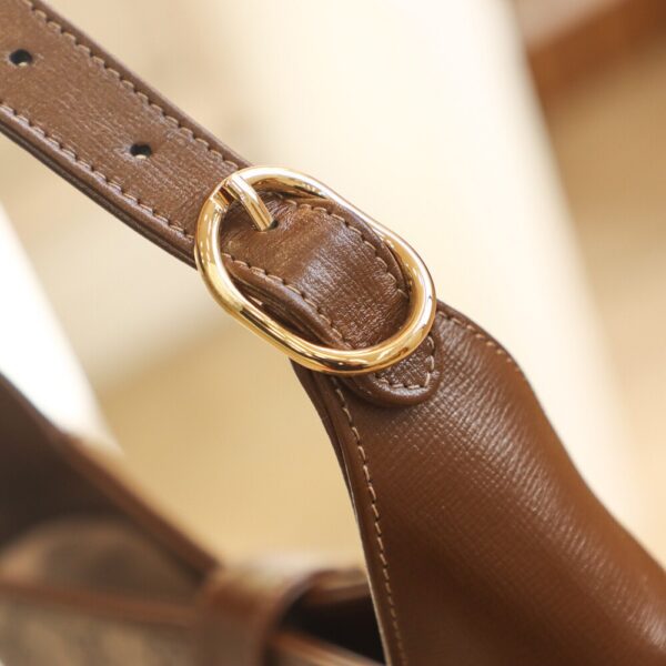 God Factory Gucci 𝐉𝐚𝐜𝐤𝐢𝐞 𝟭𝟵𝟲𝟭 636706 Size 28*19*4.5𝐜𝐦