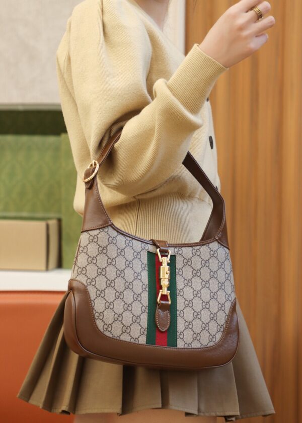 God Factory Gucci 𝐉𝐚𝐜𝐤𝐢𝐞 𝟭𝟵𝟲𝟭 636706 Size 28*19*4.5𝐜𝐦