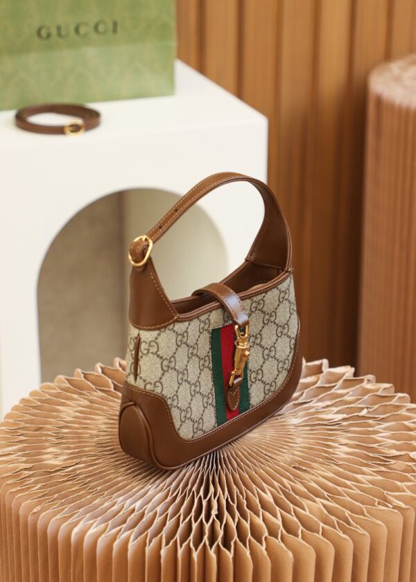 God Factory Gucci 𝐉𝐚𝐜𝐤𝐢𝐞 𝟭𝟵𝟲1 637092 Size 19*13*3𝐜𝐦