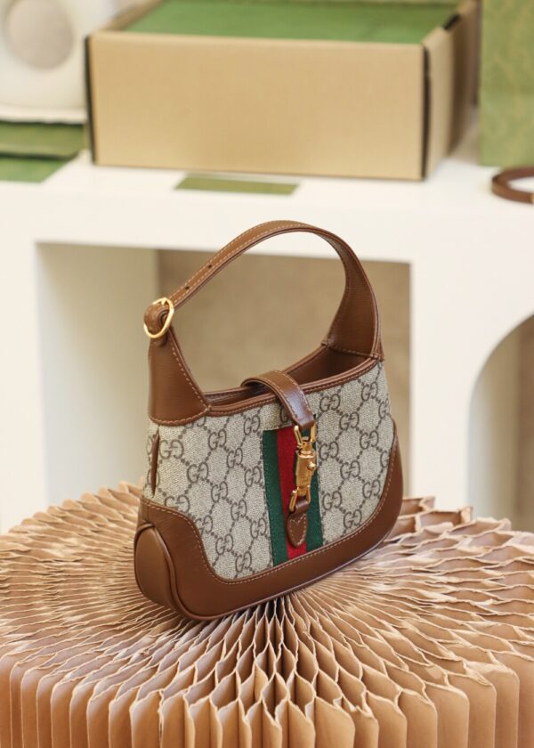 God Factory Gucci 𝐉𝐚𝐜𝐤𝐢𝐞 𝟭𝟵𝟲1 637092 Size 19*13*3𝐜𝐦
