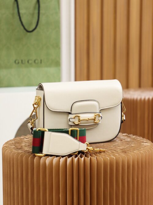 God Factory Gucci 𝐇𝐨𝐫𝐬𝐞𝐛𝐢𝐭 𝟭𝟵𝟱𝟱 𝐌𝐢𝐧𝐢 White 658574 Size 20.6*14.4*5.1cm