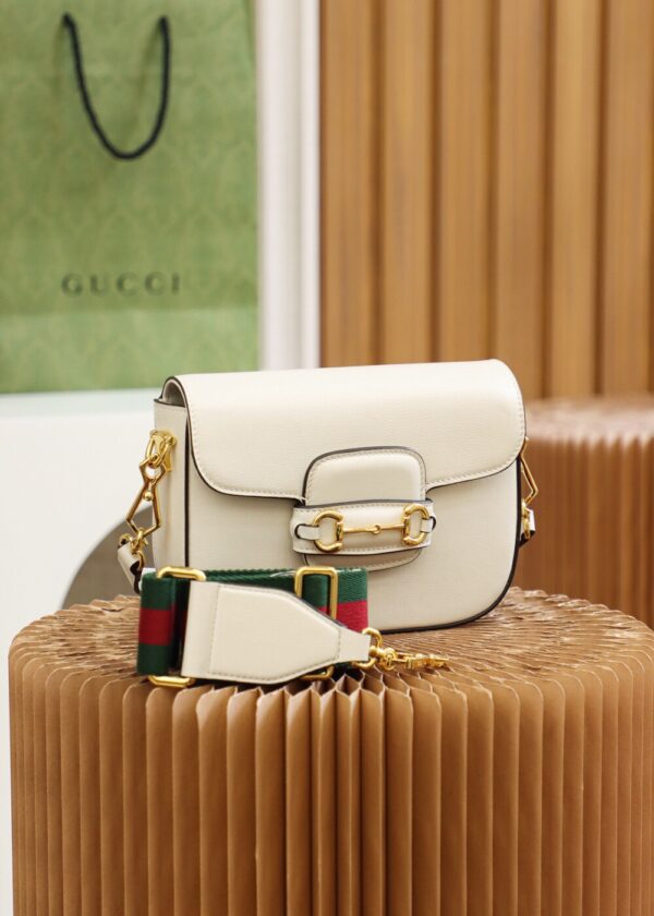 God Factory Gucci 𝐇𝐨𝐫𝐬𝐞𝐛𝐢𝐭 𝟭𝟵𝟱𝟱 𝐌𝐢𝐧𝐢 White 658574 Size 20.6*14.4*5.1cm