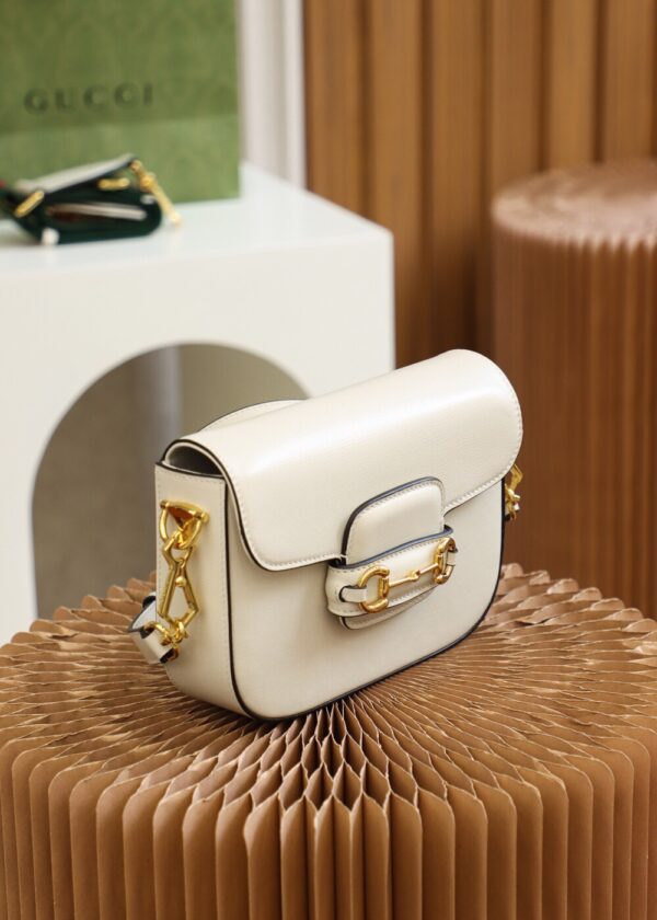 God Factory Gucci 𝐇𝐨𝐫𝐬𝐞𝐛𝐢𝐭 𝟭𝟵𝟱𝟱 𝐌𝐢𝐧𝐢 White 658574 Size 20.6*14.4*5.1cm