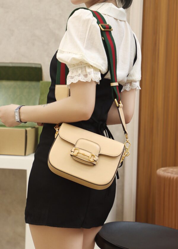 God Factory Gucci 𝐇𝐨𝐫𝐬𝐞𝐛𝐢𝐭 𝟭𝟵𝟱𝟱 𝐌𝐢𝐧𝐢 Rice 658574 Size 20.6*14.4*5.1cm