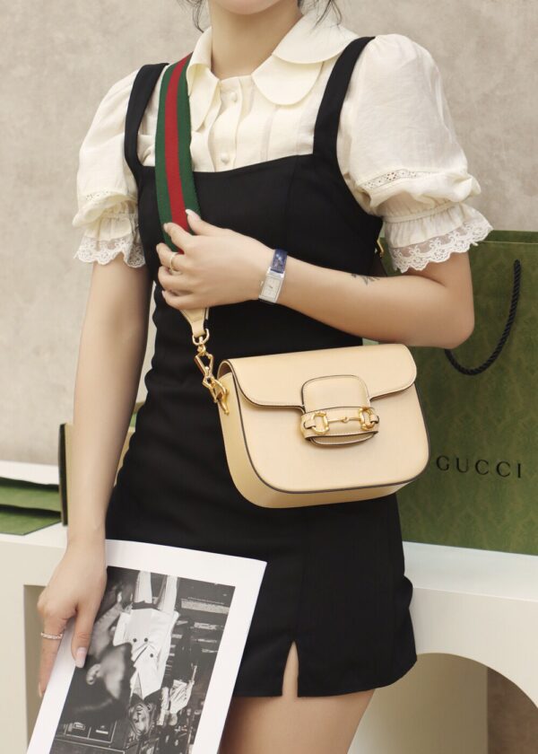 God Factory Gucci 𝐇𝐨𝐫𝐬𝐞𝐛𝐢𝐭 𝟭𝟵𝟱𝟱 𝐌𝐢𝐧𝐢 Rice 658574 Size 20.6*14.4*5.1cm