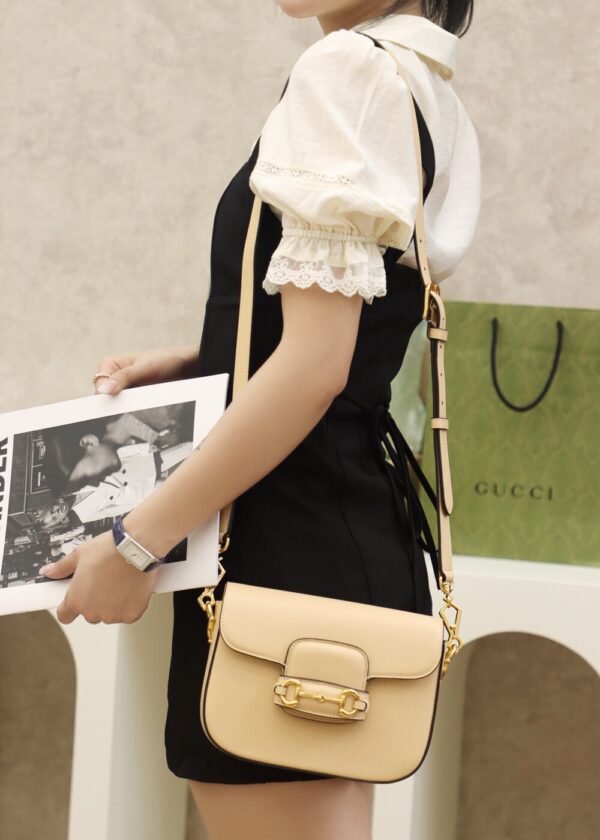 God Factory Gucci 𝐇𝐨𝐫𝐬𝐞𝐛𝐢𝐭 𝟭𝟵𝟱𝟱 𝐌𝐢𝐧𝐢 Rice 658574 Size 20.6*14.4*5.1cm