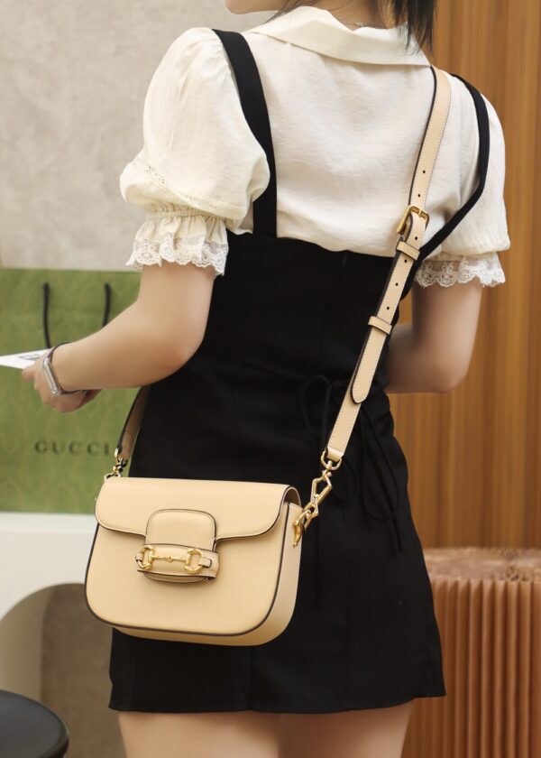 God Factory Gucci 𝐇𝐨𝐫𝐬𝐞𝐛𝐢𝐭 𝟭𝟵𝟱𝟱 𝐌𝐢𝐧𝐢 Rice 658574 Size 20.6*14.4*5.1cm