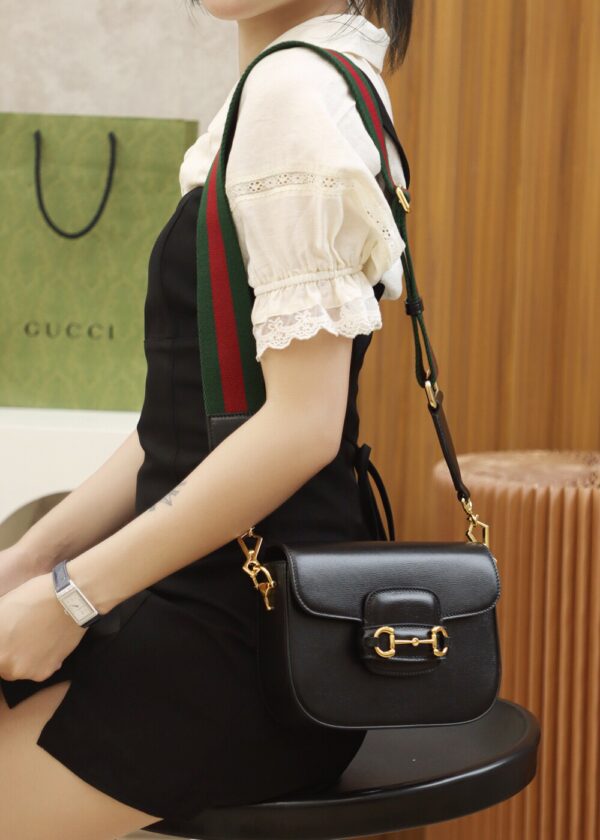 God Factory Gucci 𝐇𝐨𝐫𝐬𝐞𝐛𝐢𝐭 𝟭𝟵𝟱𝟱 𝐌𝐢𝐧𝐢 Black 658574 Size 20.6*14.4*5.1cm