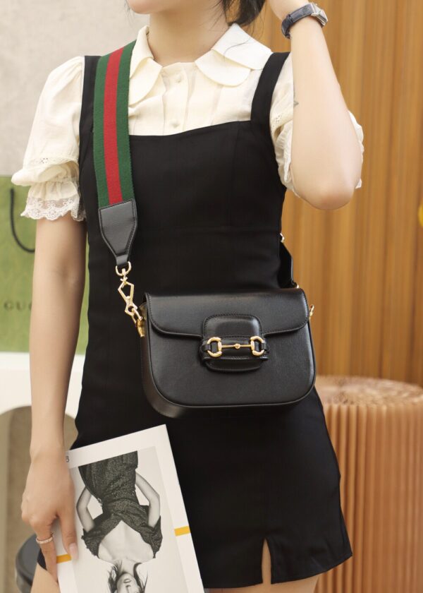 God Factory Gucci 𝐇𝐨𝐫𝐬𝐞𝐛𝐢𝐭 𝟭𝟵𝟱𝟱 𝐌𝐢𝐧𝐢 Black 658574 Size 20.6*14.4*5.1cm