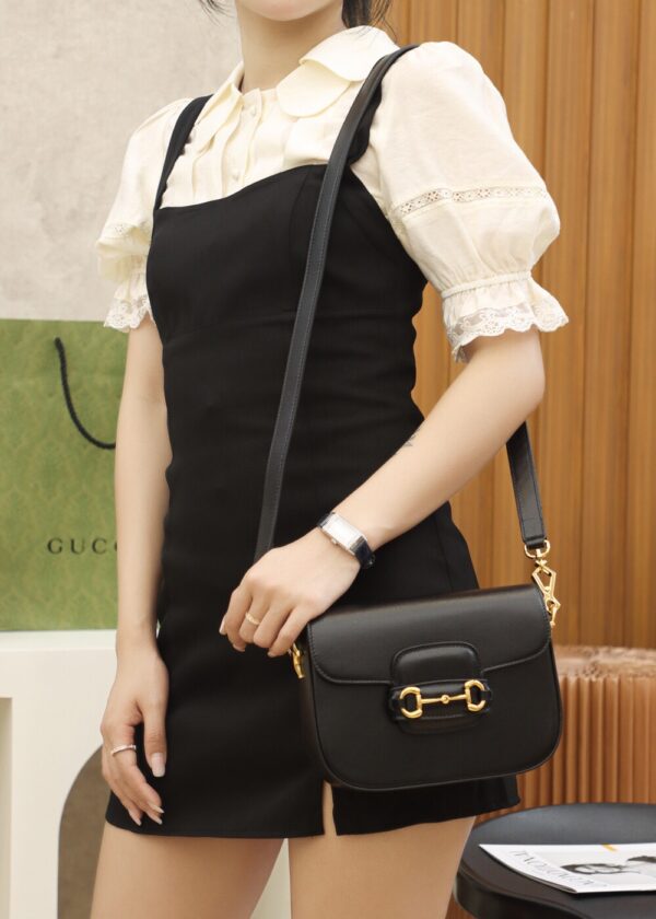 God Factory Gucci 𝐇𝐨𝐫𝐬𝐞𝐛𝐢𝐭 𝟭𝟵𝟱𝟱 𝐌𝐢𝐧𝐢 Black 658574 Size 20.6*14.4*5.1cm