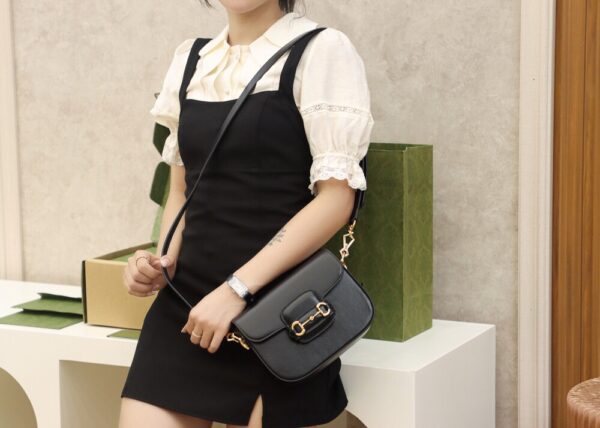 God Factory Gucci 𝐇𝐨𝐫𝐬𝐞𝐛𝐢𝐭 𝟭𝟵𝟱𝟱 𝐌𝐢𝐧𝐢 Black 658574 Size 20.6*14.4*5.1cm