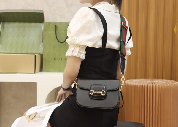 God Factory Gucci 𝐇𝐨𝐫𝐬𝐞𝐛𝐢𝐭 𝟭𝟵𝟱𝟱 𝐌𝐢𝐧𝐢 Black 658574 Size 20.6*14.4*5.1cm