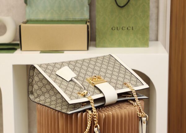 God Factory Gucci 𝐏𝐚𝐝𝐥𝐨𝐜𝐤 White / Medium 479197 Size 35*23.5*14𝐜𝐦