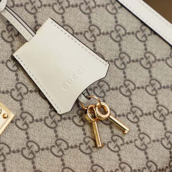 God Factory Gucci 𝐏𝐚𝐝𝐥𝐨𝐜𝐤 White / Medium 479197 Size 35*23.5*14𝐜𝐦
