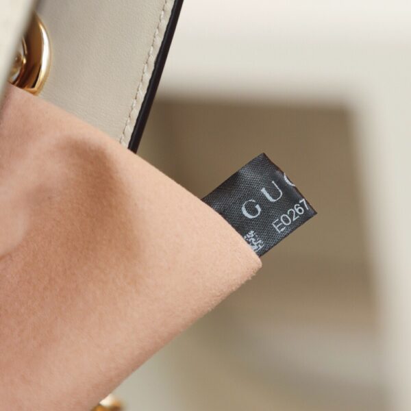 God Factory Gucci 𝐏𝐚𝐝𝐥𝐨𝐜𝐤 White / Medium 479197 Size 35*23.5*14𝐜𝐦