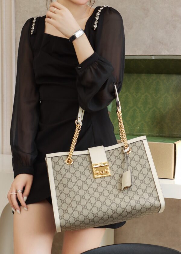 God Factory Gucci 𝐏𝐚𝐝𝐥𝐨𝐜𝐤 White / Medium 479197 Size 35*23.5*14𝐜𝐦