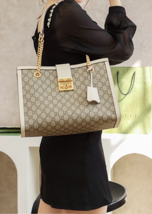 God Factory Gucci 𝐏𝐚𝐝𝐥𝐨𝐜𝐤 White / Medium 479197 Size 35*23.5*14𝐜𝐦