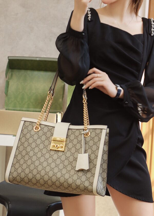 God Factory Gucci 𝐏𝐚𝐝𝐥𝐨𝐜𝐤 White / Medium 479197 Size 35*23.5*14𝐜𝐦