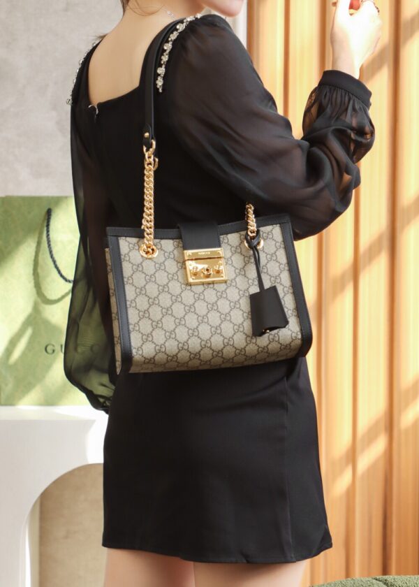 God Factory Gucci 𝐏𝐚𝐝𝐥𝐨𝐜𝐤 Black / Small 498156 Size 26*18*10𝐜𝐦