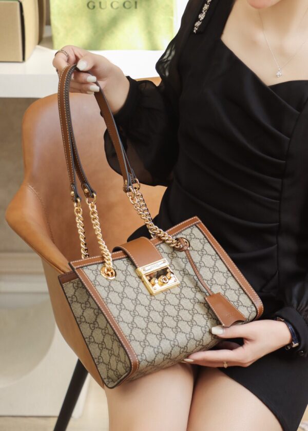 God Factory Gucci 𝐏𝐚𝐝𝐥𝐨𝐜𝐤 Brown / Small 498156 Size 26*18*10𝐜𝐦