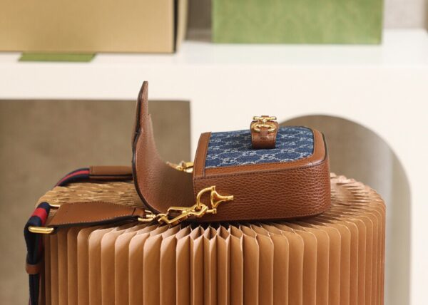 𝐇𝐨𝐫𝐬𝐞𝐛𝐢𝐭 𝟭𝟵𝟱𝟱 𝐌𝐢𝐧𝐢 658574 Size 20.6*14.4*5.1cm