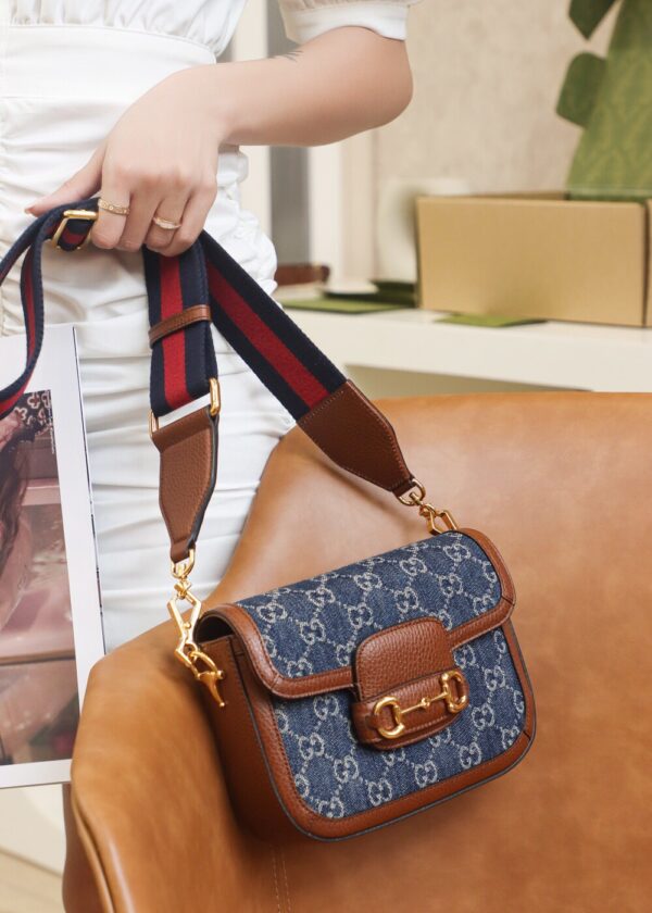 𝐇𝐨𝐫𝐬𝐞𝐛𝐢𝐭 𝟭𝟵𝟱𝟱 𝐌𝐢𝐧𝐢 658574 Size 20.6*14.4*5.1cm