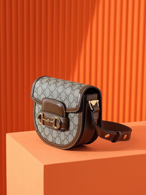 God Factory Gucci 𝐇𝐎𝐑𝐒𝐄𝐁𝐈𝐓 𝟏𝟗𝟓𝟓 760191 Size 17*18.5*7.5𝐜𝐦
